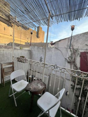 Intra-muros - balcon et parking
